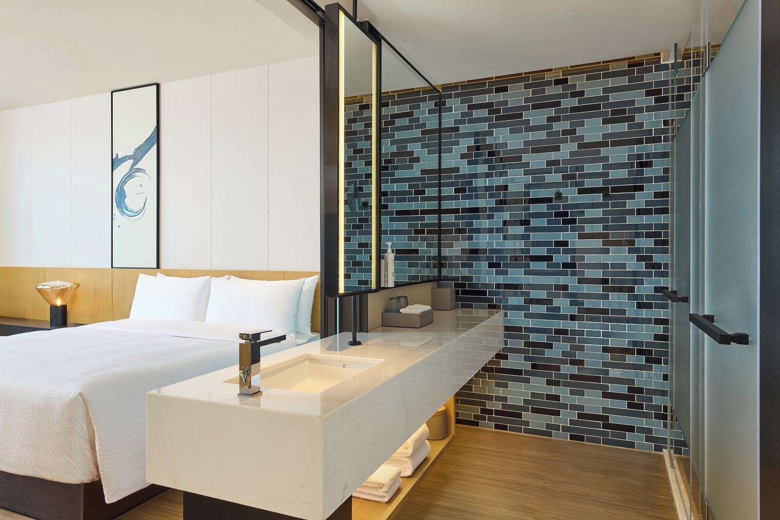 Regadera tipo lluvia, amenidades de baño gratuitas, secadora de cabello 