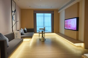 Executive-Zimmer, 1 King-Bett, Seeblick | Hochwertige Bettwaren, Daunenbettdecken, laptopgeeigneter Arbeitsplatz