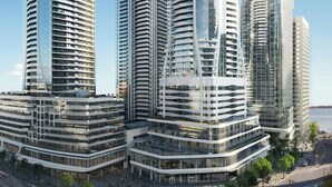 A modern high-rise building with multiple balconies and a glass facade. - Le Méridien Toronto Pinnacle Hotel (Toronto)