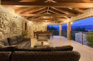 Outdoor dining - Rustic holiday house MAGDALEA with pool (Hlapa)