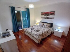 1 bedroom, desk, iron/ironing board, internet