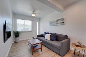 TV - Updated 1BR in Point Loma – Near Harbor & Airport (San Diego)