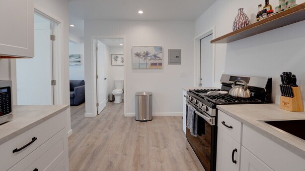 Private kitchen - Updated 1BR in Point Loma – Near Harbor & Airport (San Diego)