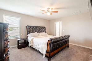 4 عدّة غرف نوم ومكواة/لوح كي وواي فاي مجانًا وملاءات أسرّة