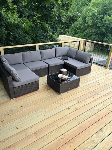 Soothing 2-bedroom apartment with AC in downtown Blue Hill