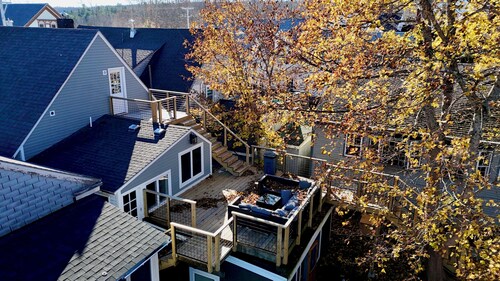 Newly remodeled 2 spacious bedroom apartment with AC in downtown Blue Hill