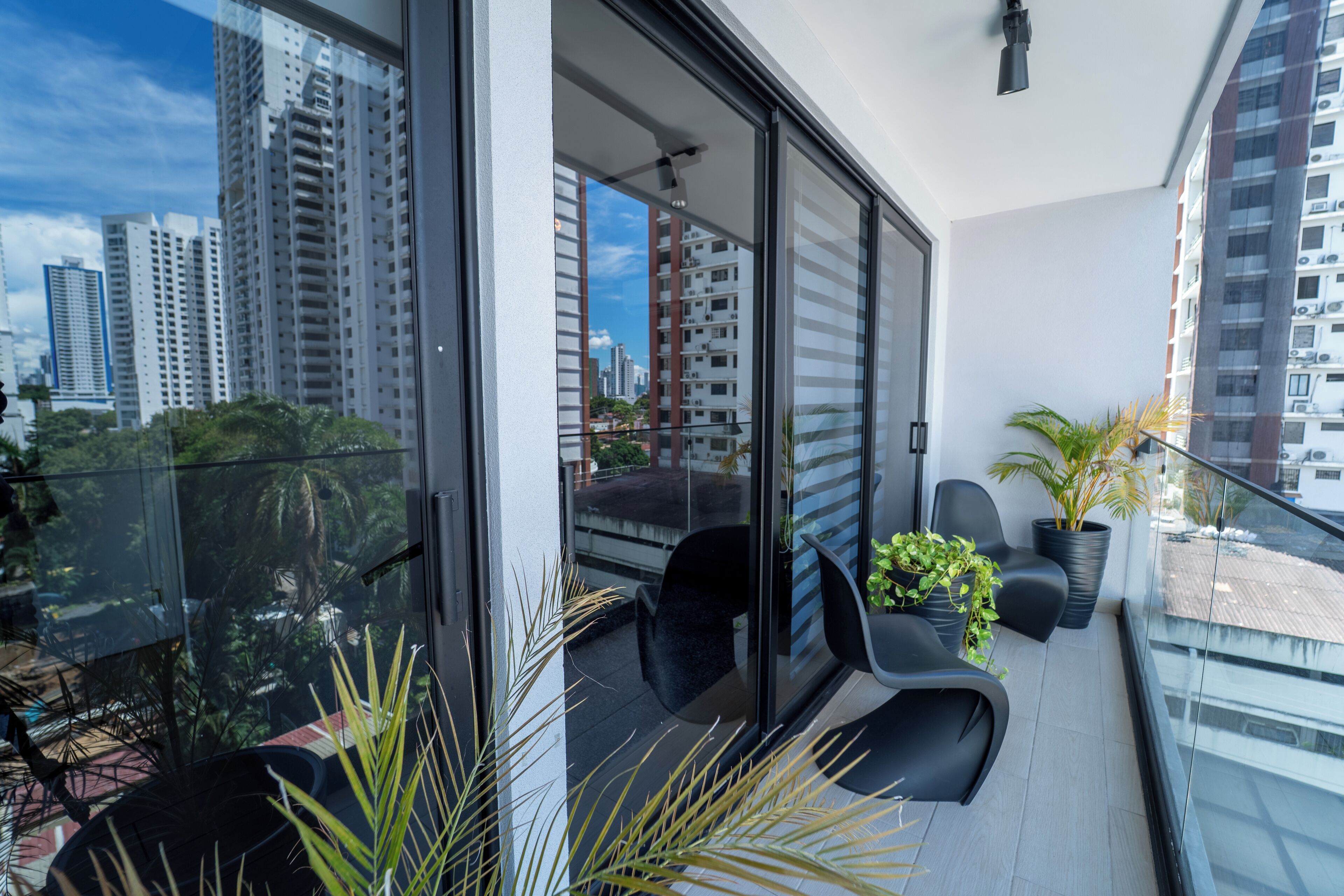 Deluxe Apartment | Balcony