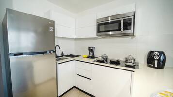 Deluxe-Apartment | Eigene Küche | Kühlschrank, Mikrowelle, Herdplatte, Kochgeschirr/Geschirr/Besteck