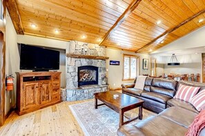 TV, fireplace - Tahoe Vista Escape - Walk to Moon Dunes Beach (Tahoe Vista)