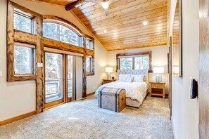 3 bedrooms, free WiFi, bed sheets - Tahoe Vista Escape - Walk to Moon Dunes Beach (Tahoe Vista)