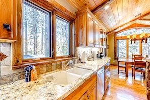 Microwave, oven, stovetop, dishwasher - Tahoe Vista Escape - Walk to Moon Dunes Beach (Tahoe Vista)