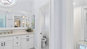 Jetted tub, hair dryer, towels, toilet paper