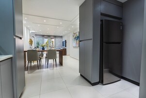 Apartamento, varias camas, balcón, vistas al mar (Isla) | Cocina privada