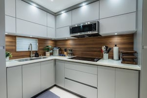 Apartamento, varias camas, balcón, vistas al mar (Isla) | Cocina privada