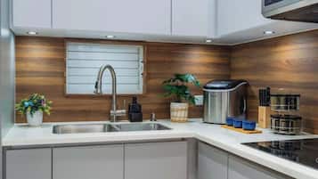 Apartment, Multiple Beds, Balcony, Ocean View (Isla) | Private kitchen