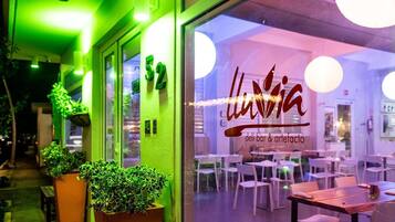 Căn hộ, 1 giường cỡ queen, bồn tắm nước nóng, quang cảnh sân golf (Kyo) | Khu ẩm thực ngoài trời