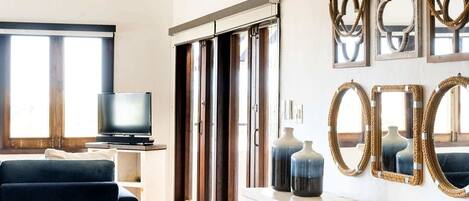 Apartment, 1 Queen Bed, Hot Tub, Golf View (Kyo) | Living area