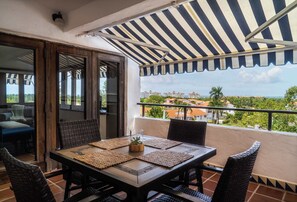 تناول الطعام بالخارج