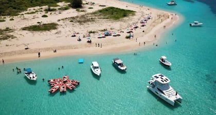 Coral 17 Costa Brava Condo, Pool, 5 Min From Beach