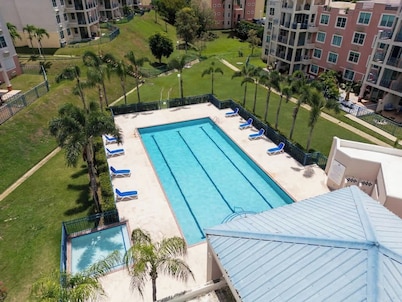 Coral 17 Costa Brava Condo, Pool, 5 Min From Beach