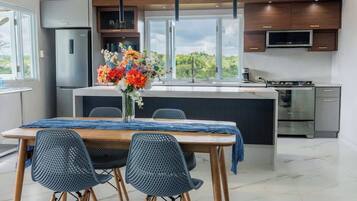 Nhà, nhiều giường, có thể sử dụng hồ bơi, quang cảnh hồ bơi (Casa Pastoreo) | Khu ăn uống