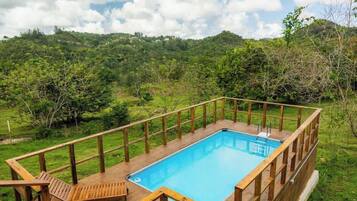 Hồ bơi ngoài trời