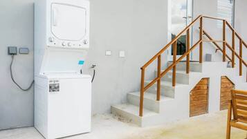 Casa, varias camas, acceso a la alberca, vista a la alberca (Casa Pastoreo) | Interior