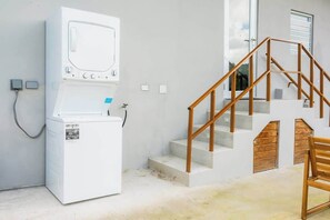 Casa, varias camas, acceso a la alberca, vista a la alberca (Casa Pastoreo) | Interior