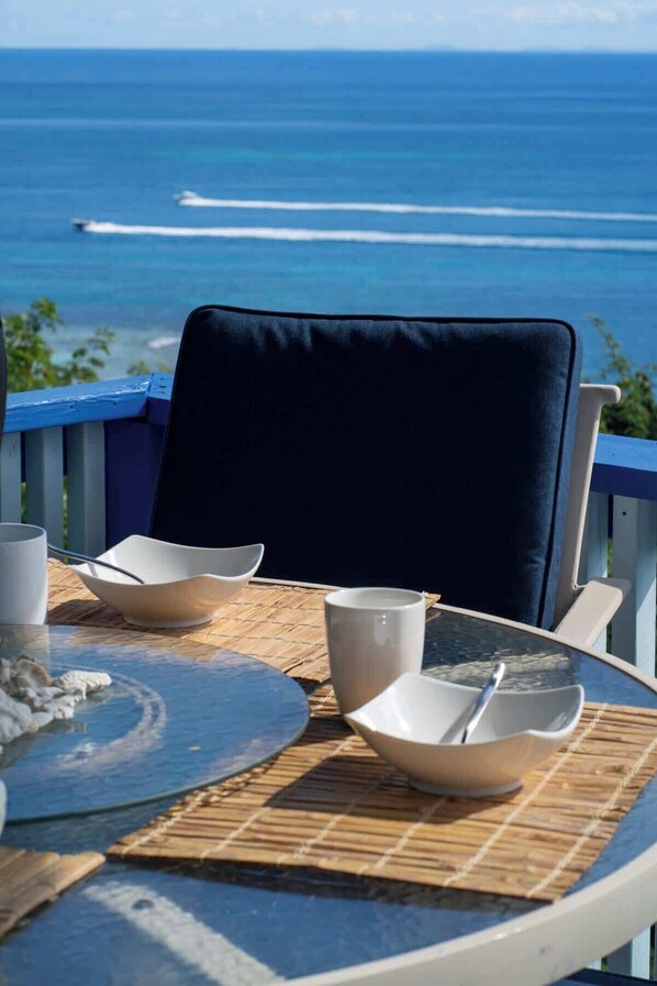 아파트, 침대(여러 개), 발코니, 바다 전망 (A24805-CUL-LSIR) | 야외 식당