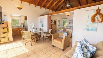 Căn hộ, nhiều giường, ban công, quang cảnh biển (A24805-CUL-LSIR) | Khu phòng khách