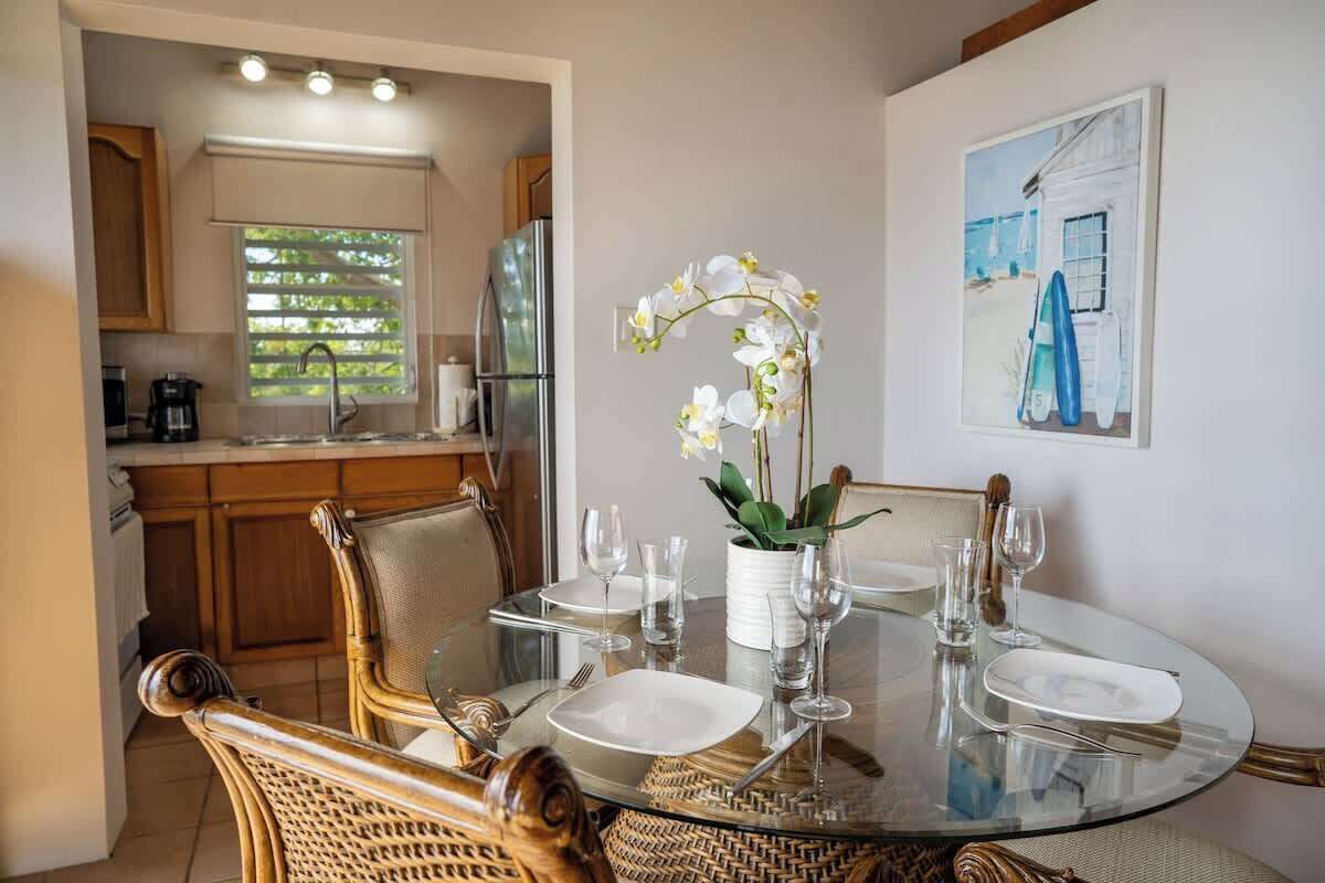 1 habitación, decoración personalizada y muebles diferentes 