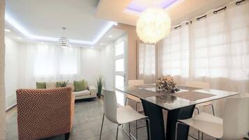 Apartment, Multiple Beds, Balcony, City View (A24803-BAY-CAYE) | Dining