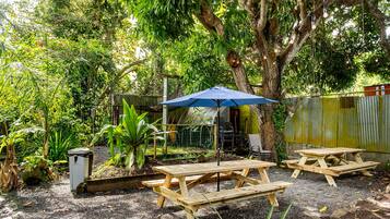 Khu ẩm thực ngoài trời