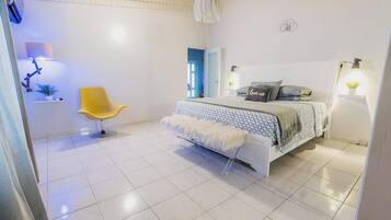 Apartment, Multiple Beds, Balcony, City View (A24802-BAY-XELO) | 2 bedrooms, individually decorated, individually furnished, bed sheets