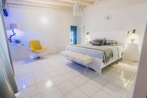 Apartment, Multiple Beds, Balcony, City View (A24802-BAY-XELO) | 2 bedrooms, individually decorated, individually furnished, bed sheets