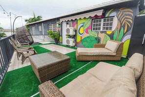 المنطقة المحيطة بالمنشأة