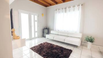 Apartment, Multiple Beds, Balcony, City View (A24802-BAY-XELO) | Living area