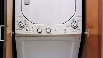 Studio, 1 Queen Bed, Patio, City View (Ambasdor 405) | Laundry