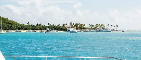 Studio, 1 queensize bed, terras, uitzicht op de stad (Ambasdor 405) | Uitzicht op het water