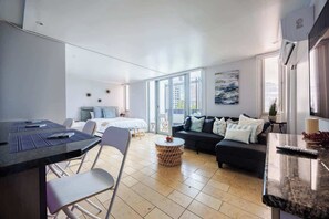 Condo, 1 Queen Bed, Patio, City View (Ambasdor 405) | Interior