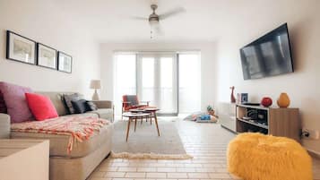 Condo, nhiều giường, hiên, quang cảnh biển (Selah) | Khu phòng khách