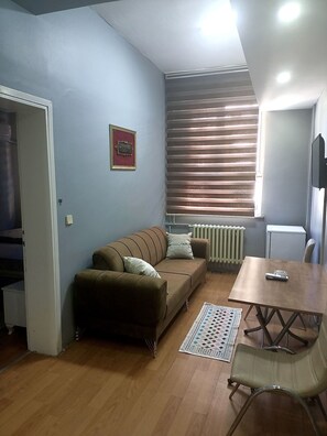 Familien-Suite, Stadtblick | Zimmersafe, Verdunkelungsvorhänge, schallisolierte Zimmer