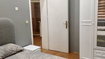 Familien-Suite, Stadtblick | Zimmersafe, Verdunkelungsvorhänge, schallisolierte Zimmer