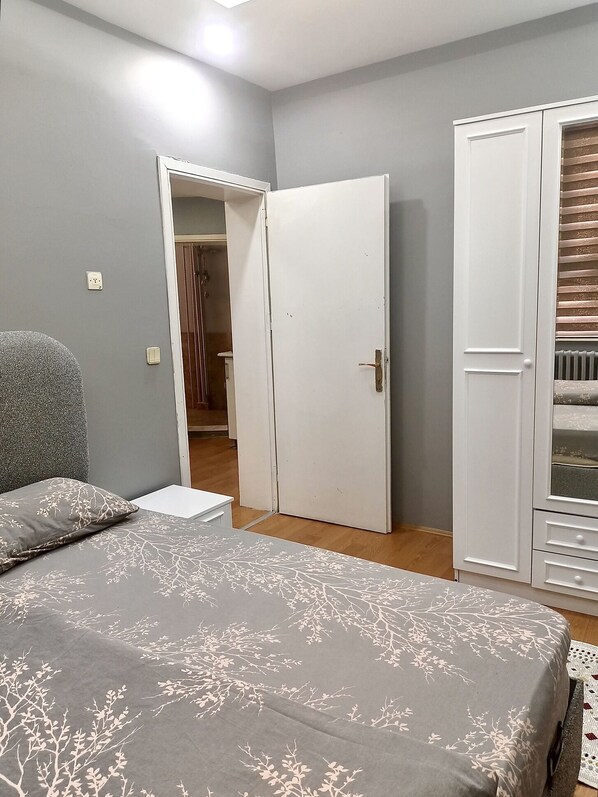 Familien-Suite, Stadtblick | Zimmersafe, Verdunkelungsvorhänge, schallisolierte Zimmer