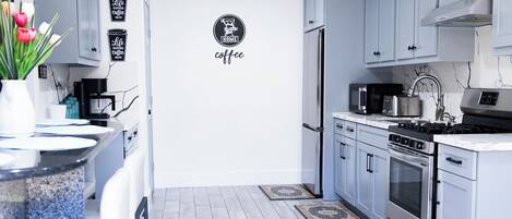 Fridge, microwave, oven, stovetop