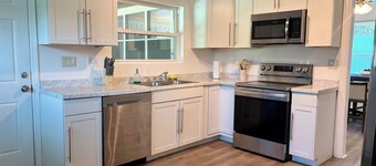 Pool Oasis-Luxe Stay w/ Foosball +Dedicated Desk