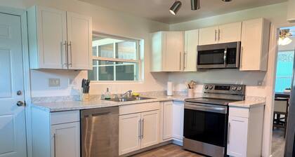 Pool Oasis-Luxe Stay w/ Foosball +Dedicated Desk