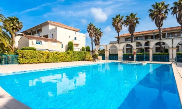 Outdoor pool - Apartments for 4 People (Le Lavandou)