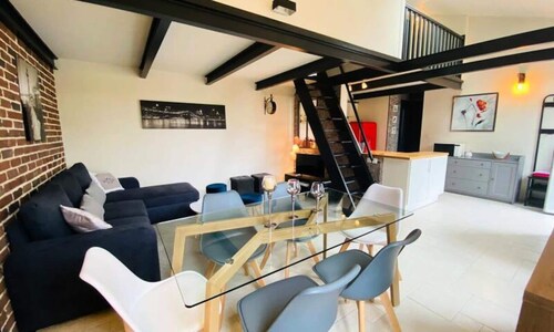 La Madeleine, Near the Train Station, Lr127