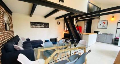 La Madeleine, Near the Train Station, Lr127